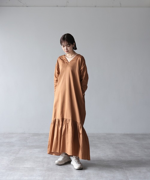 HERENCIA（ヘレンチア）の「Vネック バックドロスト ティアード