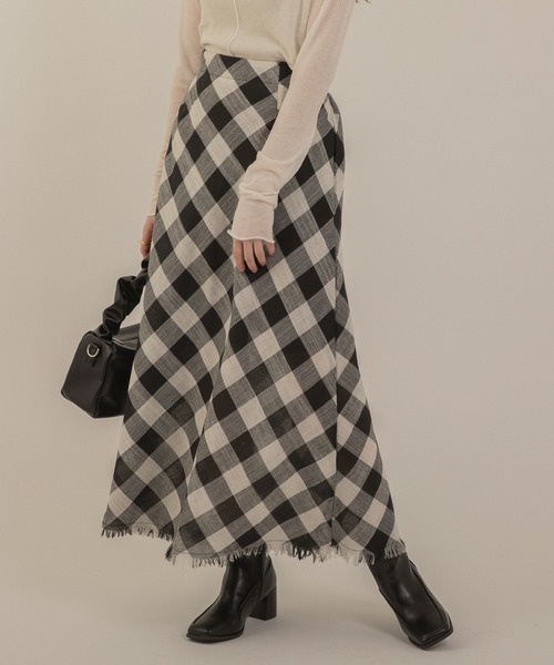Jeudi(ジュディ)の「裾フリンジチェックロングスカート(スカート・レディース・ブラック・M/L)」の1枚目の写真