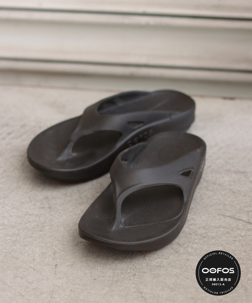 OOFOS（ウーフォス）の「《追加》【OOFOS/ウーフォス】ORIGINAL：サンダル（サンダル・レディース・ブラック/カーキ/ベージュ/パープル・22cm/23cm/24cm/25cm）」の11枚目の写真