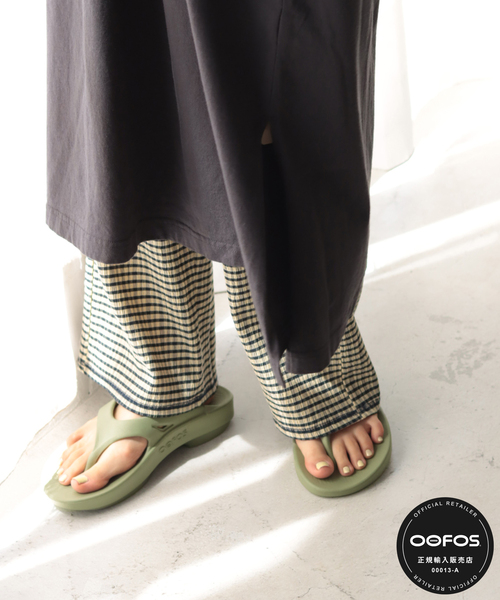 OOFOS（ウーフォス）の「《追加》【OOFOS/ウーフォス】ORIGINAL：サンダル（サンダル・レディース・ブラック/カーキ/ベージュ/パープル・22cm/23cm/24cm/25cm）」の20枚目の写真