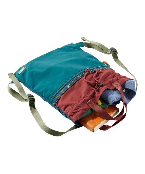 L.L.Bean(エルエルビーン)の「マウンテン・クラシック・ドローストリング・パック、マルチ(バックパック/リュック・レディース・グリーン系その他/ブルー系その他・ONE SIZE)」の3枚目の写真