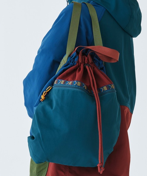L.L.Bean(エルエルビーン)の「マウンテン・クラシック・ドローストリング・パック、マルチ(バックパック/リュック・レディース・グリーン系その他/ブルー系その他・ONE SIZE)」の11枚目の写真