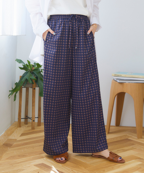 Days（デイズ）の「【UVカット・接触冷感・速乾・撥水】サラッと快適 イージープリントワイドパンツ（その他パンツ・レディース・ブラック/オリーブ/オフホワイト/ネイビー/ブラック×ホワイト・M/L/LL）」の5枚目の写真