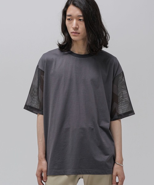 NANO universe(ナノユニバース)の「LB.04/幾何学切り替えTシャツ(Tシャツ/カットソー・メンズ・ライトグレー/ベージュ/チャコール・L/M/S)」の7枚目の写真