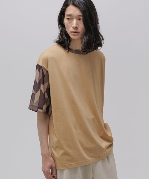 NANO universe(ナノユニバース)の「LB.04/幾何学切り替えTシャツ(Tシャツ/カットソー・メンズ・ライトグレー/ベージュ/チャコール・L/M/S)」の11枚目の写真