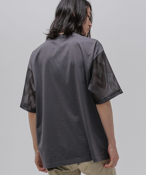 NANO universe(ナノユニバース)の「LB.04/幾何学切り替えTシャツ(Tシャツ/カットソー・メンズ・ライトグレー/ベージュ/チャコール・L/M/S)」の16枚目の写真