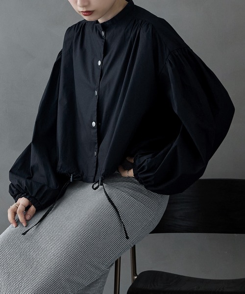 etoll.(エトル)の「ボリュームスリーブドロストショートシャツ(シャツ/ブラウス・レディース・オリーブ/ホワイト/ブラック・M)」の17枚目の写真