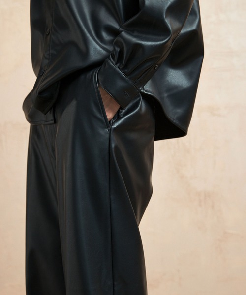 EMMA CLOTHES（エマクローズ）の「シンセティックレザーフレアパンツ EMMA CLOTHES（その他パンツ・メンズ・ブラック/カーキ・L/M）」の17枚目の写真