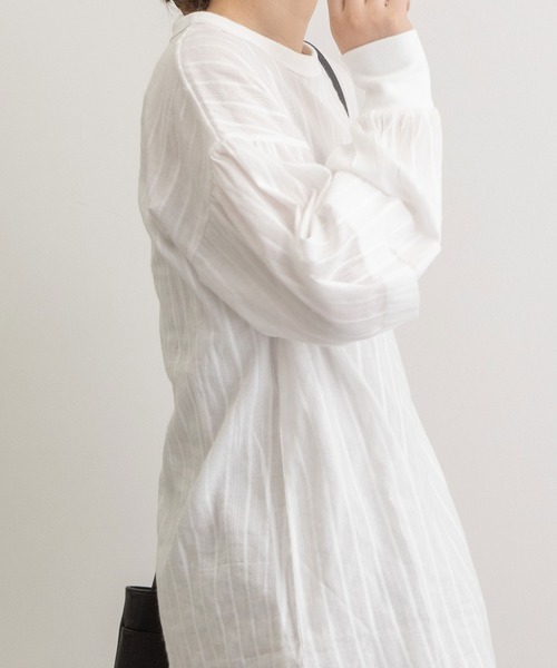 POU DOU DOU(プードゥドゥ)の「タックスリーブプルオーバーシャツ(シャツ/ブラウス・レディース・オレンジ/ターコイズブルー/オフホワイト・3)」の14枚目の写真