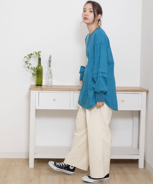 POU DOU DOU(プードゥドゥ)の「タックスリーブプルオーバーシャツ(シャツ/ブラウス・レディース・オレンジ/ターコイズブルー/オフホワイト・3)」の20枚目の写真