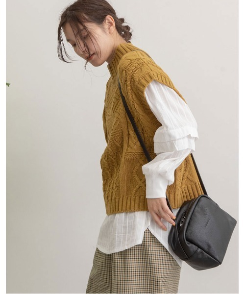 POU DOU DOU(プードゥドゥ)の「タックスリーブプルオーバーシャツ(シャツ/ブラウス・レディース・オレンジ/ターコイズブルー/オフホワイト・3)」の4枚目の写真