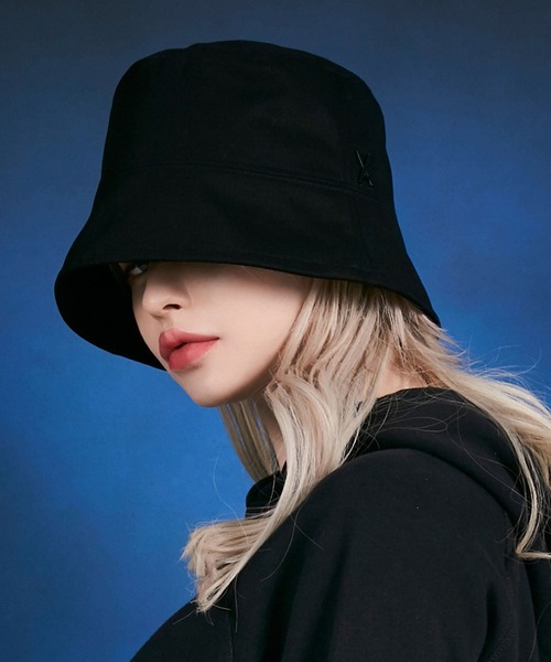 VARZAR（バザール）の「【VARZAR/バザール】Stud drop over fit bucket hat/スタッド ドロップ オーバーフィット バケットハット（ハット・レディース・ホワイト/ブラック/グレー/ベージュ・FREE）」の2枚目の写真