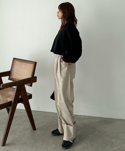 feepur（フェピュール）の「ツータックロールUPワイドパンツ（その他パンツ・レディース・ベージュ/ネイビー・SMALL/MEDIUM）」の5枚目の写真