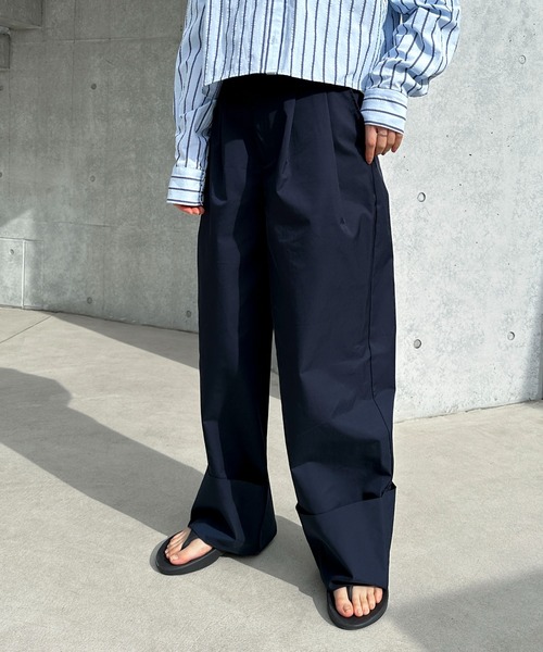 feepur（フェピュール）の「ツータックロールUPワイドパンツ（その他パンツ・レディース・ベージュ/ネイビー・SMALL/MEDIUM）」の21枚目の写真