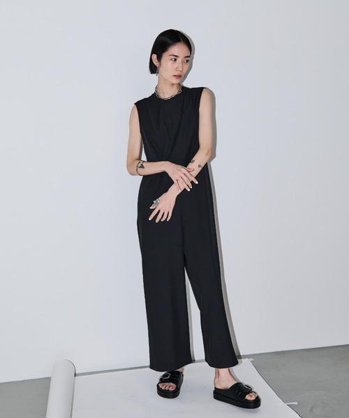 AIC.（エーアイシー）の「バックオープンオールインワン