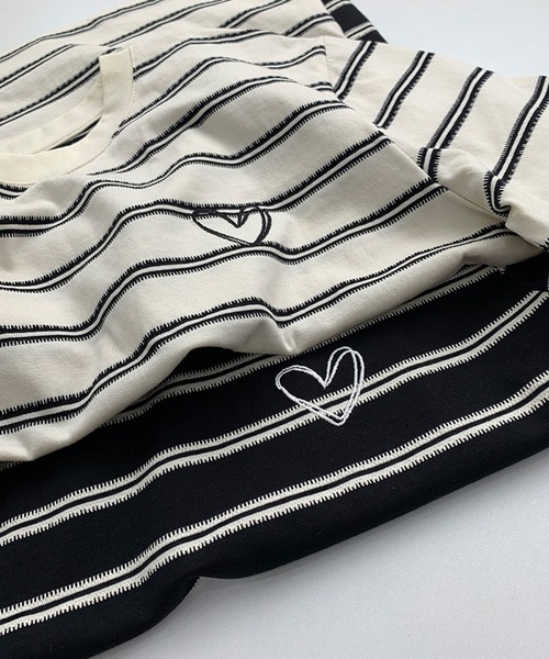 aimoha（アイモハ）の「デザインボーダー　ハート刺繍Tシャツ（Tシャツ/カットソー・レディース・ブラック/ホワイト・FREE）」の5枚目の写真