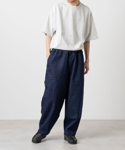 FREAK'S STORE(フリークスストア)の「ルーズフィット ウェービングベルト クロップド デニムパンツ(デニムパンツ・メンズ・ブルー/オフホワイト/ネイビー/ブラック・LARGE/MEDIUM)」の17枚目の写真