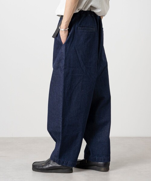FREAK'S STORE(フリークスストア)の「ルーズフィット ウェービングベルト クロップド デニムパンツ(デニムパンツ・メンズ・ブルー/オフホワイト/ネイビー/ブラック・LARGE/MEDIUM)」の21枚目の写真