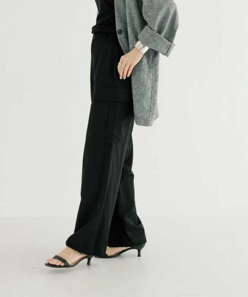 URBAN RESEARCH（アーバンリサーチ）の「ブライトクロスカーゴパンツ（カーゴパンツ・レディース・ライトベージュ/ブラック・38/36）」の5枚目の写真