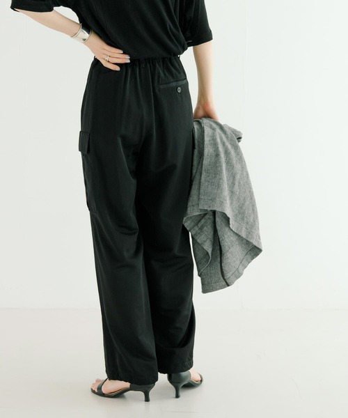 URBAN RESEARCH（アーバンリサーチ）の「ブライトクロスカーゴパンツ（カーゴパンツ・レディース・ライトベージュ/ブラック・38/36）」の6枚目の写真