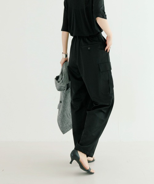 URBAN RESEARCH（アーバンリサーチ）の「ブライトクロスカーゴパンツ（カーゴパンツ・レディース・ライトベージュ/ブラック・38/36）」の7枚目の写真