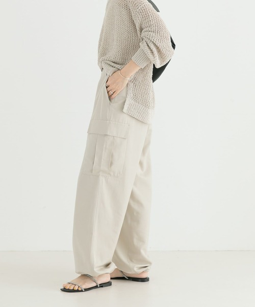 URBAN RESEARCH（アーバンリサーチ）の「ブライトクロスカーゴパンツ（カーゴパンツ・レディース・ライトベージュ/ブラック・38/36）」の13枚目の写真