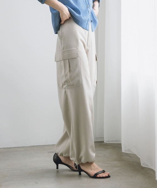 URBAN RESEARCH（アーバンリサーチ）の「ブライトクロスカーゴパンツ（カーゴパンツ・レディース・ライトベージュ/ブラック・38/36）」の18枚目の写真