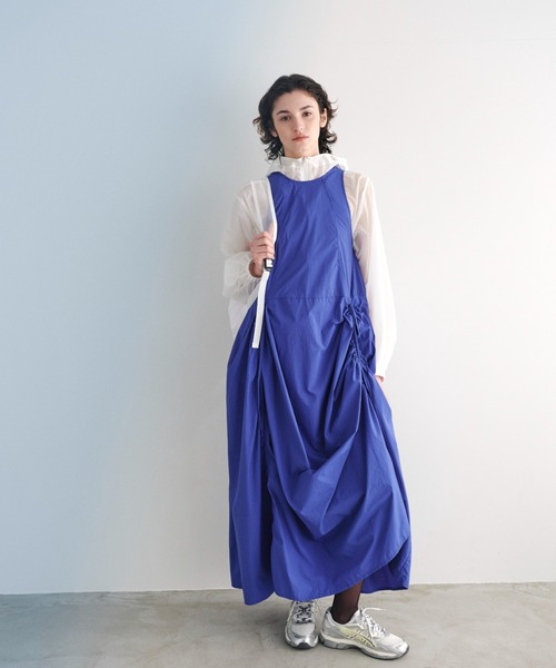 24年モデル 美品✨エミ ecoナイロン エアーボリュームワンピース 青 emmi(エミ)の「eco ナイロンエアーボリュームワンピース