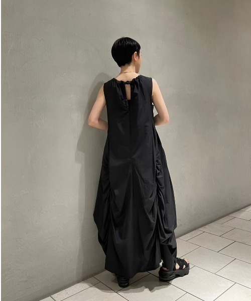 emmi（エミ）の「eco ナイロンエアーボリュームワンピース（ワンピース・レディース・ブラック/ライム/ブルー・1/0）」の16枚目の写真