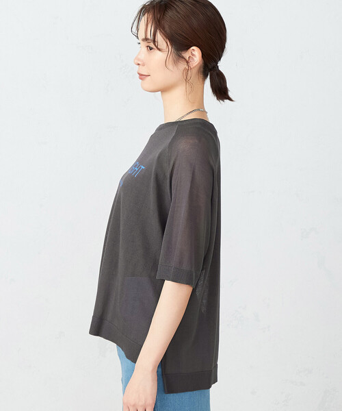 COMME CA ISM（コムサイズム）の「シアーニット ロゴ Tシャツ（ニット/セーター・レディース・ベージュ/チャコール・FREE）」の9枚目の写真