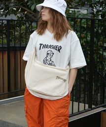 CHILL Funagata Shoulder Bag/スラッシャーノートパソコン収納可能サイズワンポイントブランドアイコンラウンドショルダーバッグ
