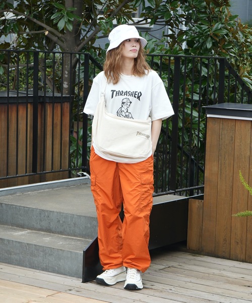 THRASHER（スラッシャー）の「CHILL Funagata Shoulder Bag/スラッシャーノートパソコン収納可能サイズワンポイントブランドアイコンラウンドショルダーバッグ（ショルダーバッグ・メンズ・ホワイト系その他/ホワイト/ホワイト系その他2/ブラック系その他/ブラック系その他2/ブラック・FREE）」の15枚目の写真