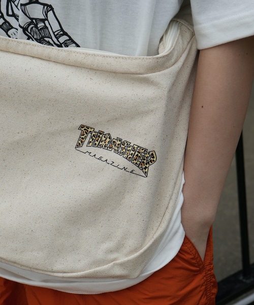 THRASHER（スラッシャー）の「CHILL Funagata Shoulder Bag/スラッシャーノートパソコン収納可能サイズワンポイントブランドアイコンラウンドショルダーバッグ（ショルダーバッグ・メンズ・ホワイト系その他/ホワイト/ホワイト系その他2/ブラック系その他/ブラック系その他2/ブラック・FREE）」の17枚目の写真