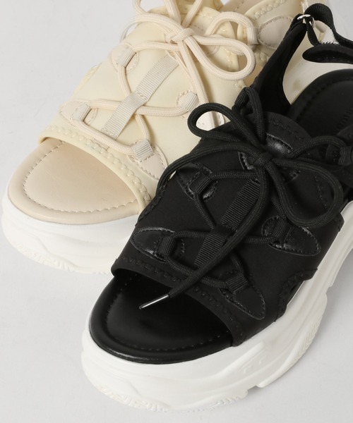 mysty woman（ミスティウーマン）の「スニーカーレースUPサンダル　109240（サンダル・レディース・オフホワイト/ブラック・MEDIUM/LARGE）」の11枚目の写真