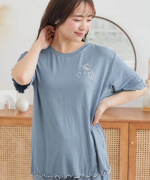 tutuanna（チュチュアンナ）の「[とにかくさらっと涼しい]フェミニンワンポイントレーヨン半袖Tシャツ（その他ルームウェア・レディース・ピンク/ライトグレー/グレイッシュブルー・S/M/L）」の3枚目の写真