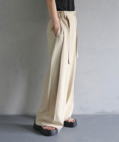 cheriella（シェリエラ）の「【cheriella】サイドベルトワイドパンツ（スラックス・レディース・ブラック/ライトベージュ・FREE）」の4枚目の写真