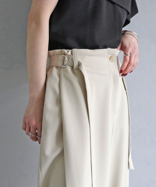 cheriella（シェリエラ）の「【cheriella】サイドベルトワイドパンツ（スラックス・レディース・ブラック/ライトベージュ・FREE）」の9枚目の写真