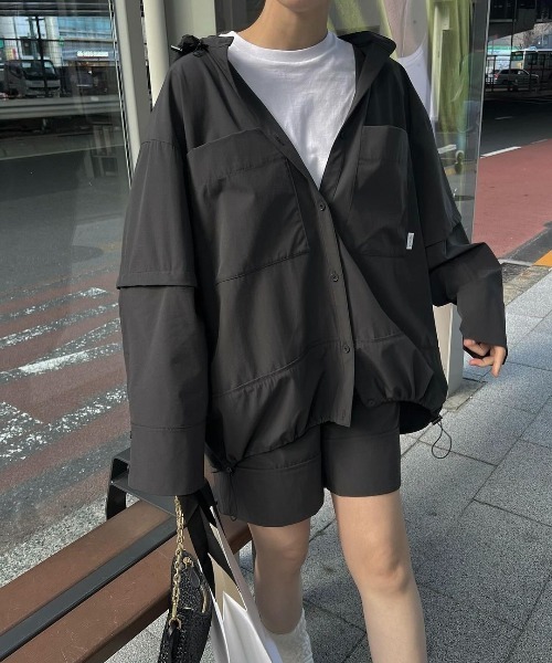 WILLFULLY(ウィルフリー)の「removable sleeve hoody drawstring SH(ナイロンジャケット・レディース・アイボリー/チャコール/ブルー・FREE)」の3枚目の写真