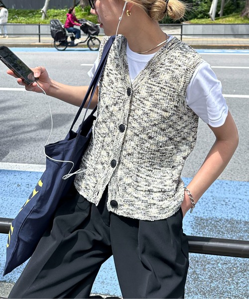 feepur(フェピュール)の「【ハンドウォッシャブル】ミックスネップVニットベスト(ベスト・レディース・アイボリー/ブラック・MEDIUM)」の11枚目の写真