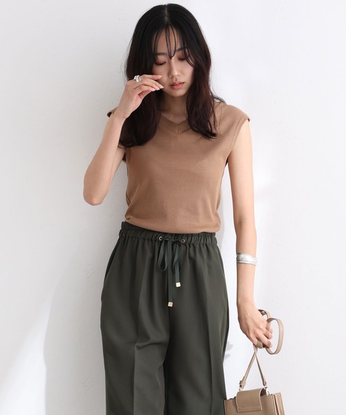 ElegChic(エレグシック)の「Vネックリブノースリーブ(ニット/セーター・レディース・ブラック/杢グレー/オフホワイト/カーキ/ベージュ・M/XL/4L)」の12枚目の写真
