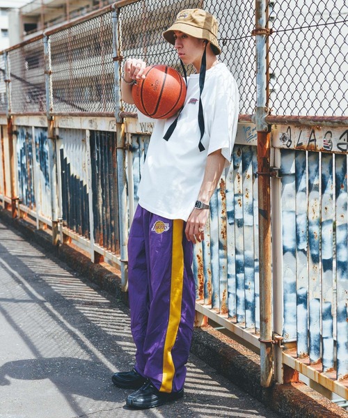 NBA（エヌビーエー）の「【NBA】別注/サイドライン/チームロゴワッペン/ナイロンルーズパンツ（スウェットパンツ・メンズ・レッド/パープル・FREE）」の8枚目の写真