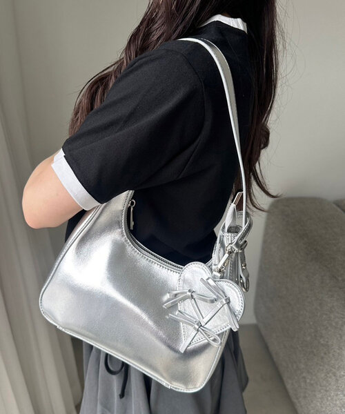 OLIVE des OLIVE（オリーブデオリーブ）の「リボンハートポーチ付きホーボーバッグ（ショルダーバッグ・レディース・サックスブルー/ダークブラウン/シルバー・FREE）」の11枚目の写真