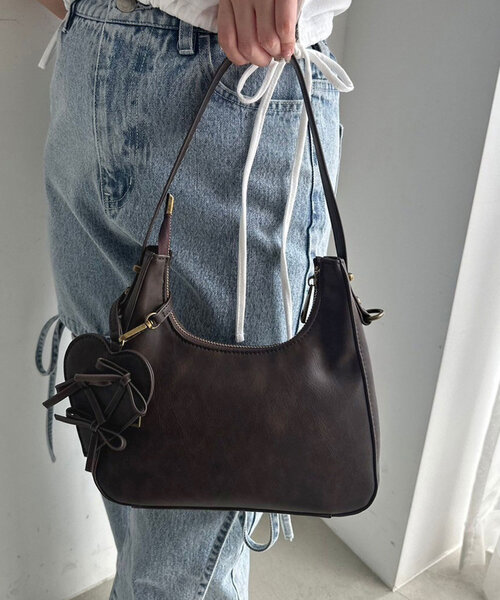 OLIVE des OLIVE（オリーブデオリーブ）の「リボンハートポーチ付きホーボーバッグ（ショルダーバッグ・レディース・サックスブルー/ダークブラウン/シルバー・FREE）」の17枚目の写真