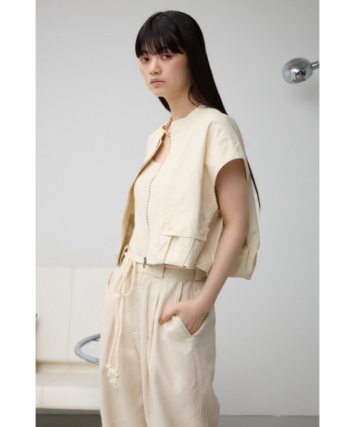 AZUL by moussy（アズールバイマウジー）の「ギャザーヘムベスト（ベスト・レディース・アイボリー/ブラック/チャコールグレー・FREE）」の6枚目の写真