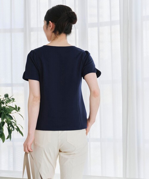 Tiaclasse（ティアクラッセ）の「“きれい見え” パネルラインカットソートップス（Tシャツ/カットソー・レディース・ネイビー/グレイッシュベージュ/ブラック・M/L）」の9枚目の写真