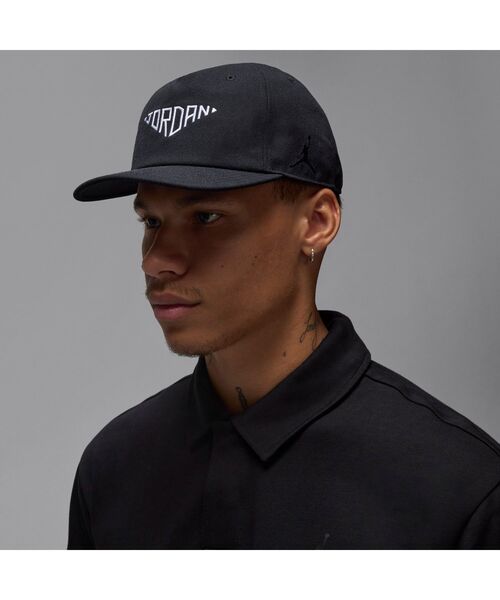 JORDAN BRAND(ジョーダンブランド)の「ジョーダン プロ アンストラクチャード フラット ビル キャップ / Jordan Pro Unstructured Flat Bill Hat<S-XL 展開>(キャップ・メンズ・ブラウン系その他2/ブラック・L/XL/S/M)」の21枚目の写真