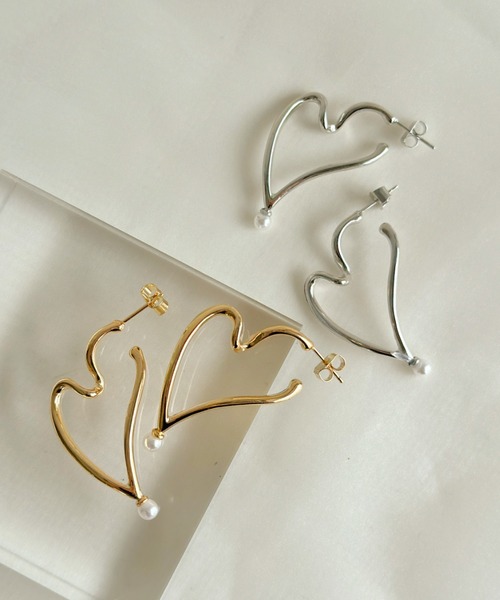 sowang（ソワン）の「ワイヤーハートデザインパールピアス-wire heart design pearl pierce-（ピアス（両耳用）・レディース・ゴールド/シルバー・FREE）」の2枚目の写真