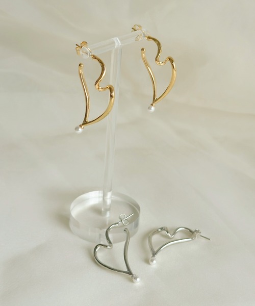 sowang（ソワン）の「ワイヤーハートデザインパールピアス-wire heart design pearl pierce-（ピアス（両耳用）・レディース・ゴールド/シルバー・FREE）」の3枚目の写真