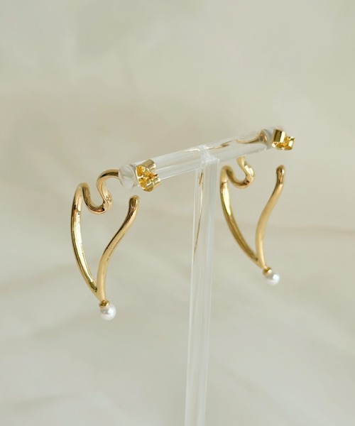 sowang（ソワン）の「ワイヤーハートデザインパールピアス-wire heart design pearl pierce-（ピアス（両耳用）・レディース・ゴールド/シルバー・FREE）」の4枚目の写真
