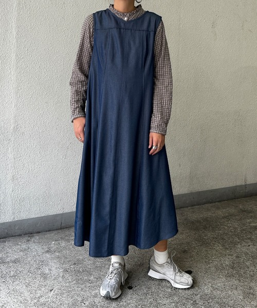 LBC(エルビーシー)の「デニムライクタックフレアワンピース(ワンピース・レディース・ブラック/ネイビー・M)」の11枚目の写真